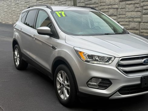 Used 2017 Ford Escape SE w/ Equipment Group 201A AWD/4WD image 36