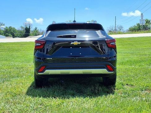 New 2026 Chevrolet Trax LT w/ LT Convenience Package FWD image 19