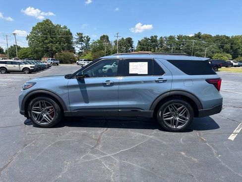 Used 2025 Ford Explorer ST w/ Sun And Sound Package AWD/4WD image 4