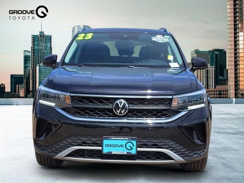 Used 2023 Volkswagen Taos SE w/ Panoramic Sunroof Package AWD/4WD image 9