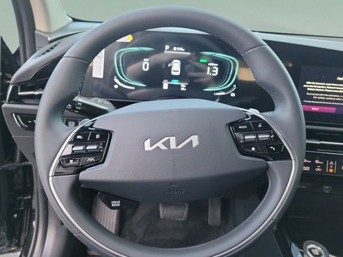 New 2026 Kia Niro EX FWD image 16