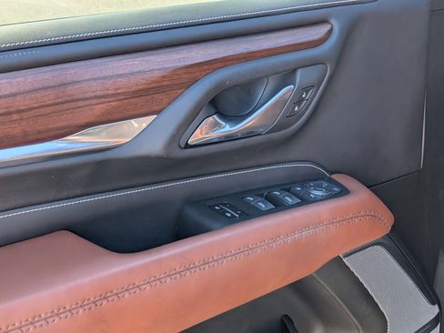 Used 2023 GMC Yukon XL Denali Ultimate image 18