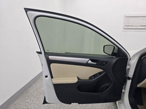 Used 2016 Volkswagen Jetta SE FWD image 26