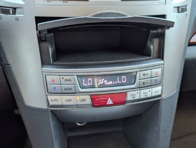 Used 2013 Subaru Outback 2.5i Limited w/ Moonroof Pkg AWD/4WD image 12