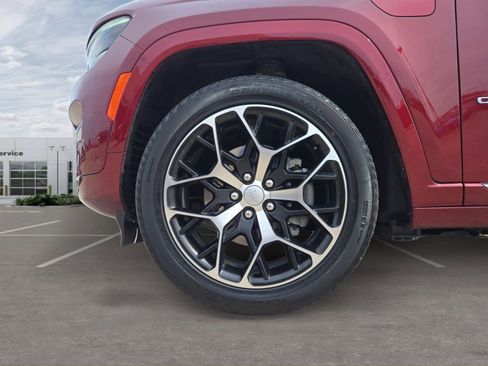 Used 2024 Jeep Grand Cherokee Summit AWD/4WD image 10