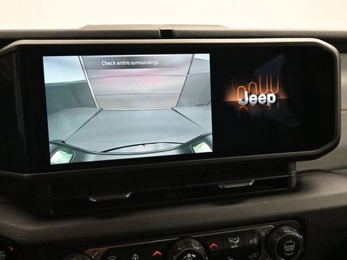 Used 2024 Jeep Gladiator Sport AWD/4WD image 7