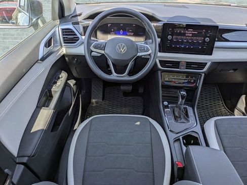 Used 2025 Volkswagen Taos SE image 16