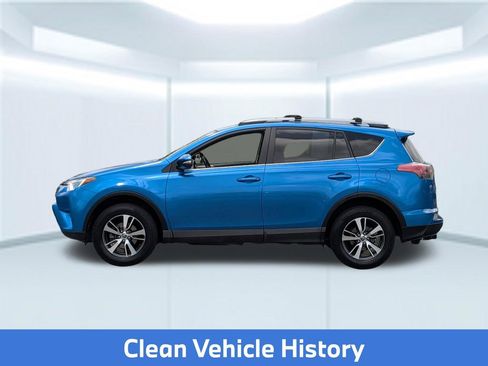Used 2017 Toyota RAV4 XLE FWD image 2