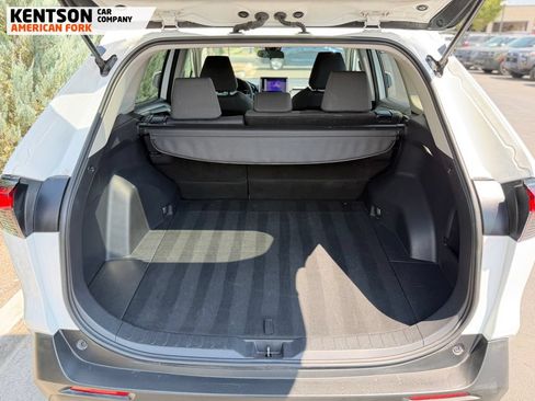 Used 2025 Toyota RAV4 XLE AWD/4WD image 29