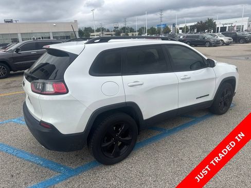 Used 2019 Jeep Cherokee Latitude Plus AWD/4WD image 5