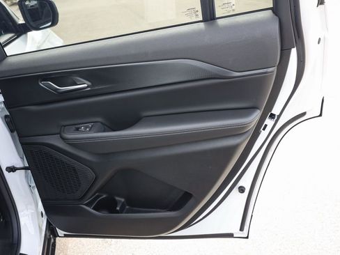 New 2026 Jeep Grand Cherokee L Laredo image 19