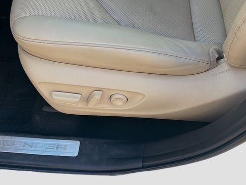 Used 2022 Toyota Highlander Limited image 18