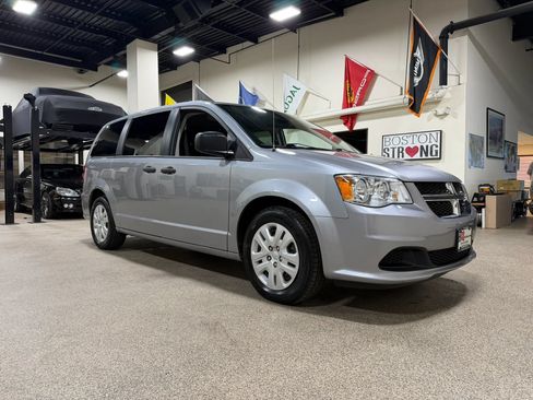 Used 2019 Dodge Grand Caravan SE FWD image 6