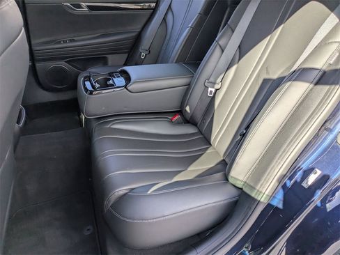 Used 2023 Genesis G80 2.5T image 27