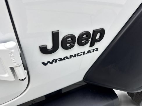 Used 2022 Jeep Wrangler Sport AWD/4WD image 23