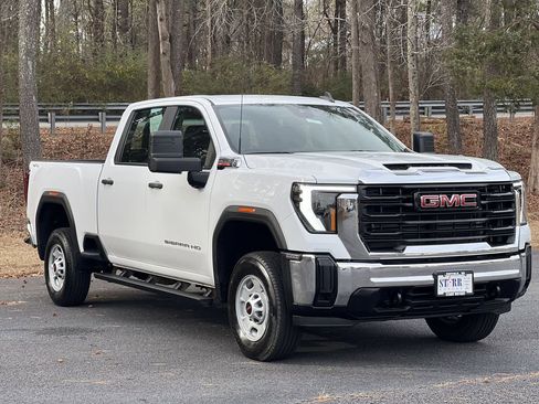 Used 2025 GMC Sierra 2500 Pro image 1