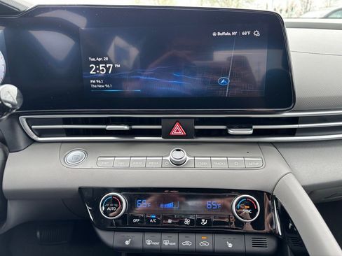 Used 2023 Hyundai Elantra SEL w/ Convenience Package FWD image 9