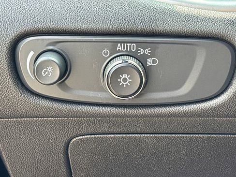 Used 2025 Chevrolet Malibu LT FWD image 5