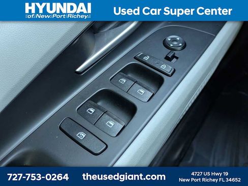 Used 2023 Hyundai Elantra Limited w/ Preferred Accessory Package FWD image 30