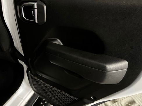 Used 2022 Jeep Wrangler Unlimited Sport image 31