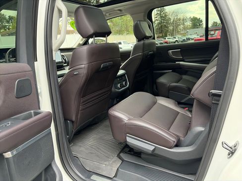Used 2025 Ford Expedition Max Platinum w/ Platinum Ultimate Package AWD/4WD image 10