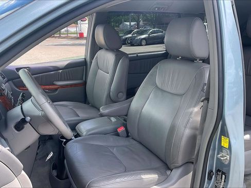 Used 2010 Toyota Sienna XLE FWD image 28