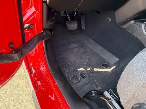 Used 2025 Jeep Gladiator Sport image 28