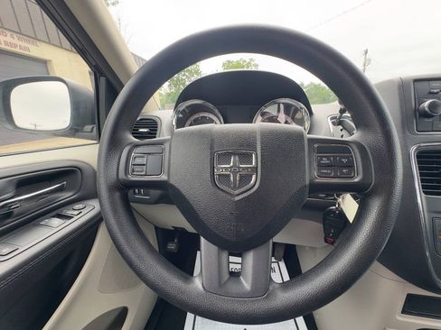 Used 2014 Dodge Grand Caravan American Value Package FWD image 21