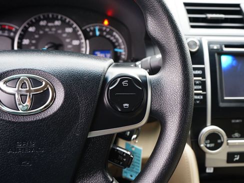 Used 2013 Toyota Camry LE image 22