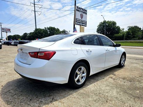 Used 2018 Chevrolet Malibu LS image 3