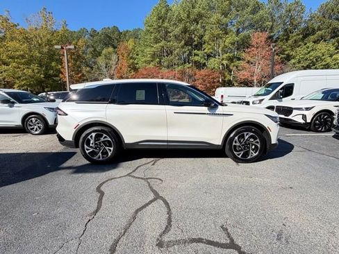 New 2026 Lincoln Nautilus Premier image 6