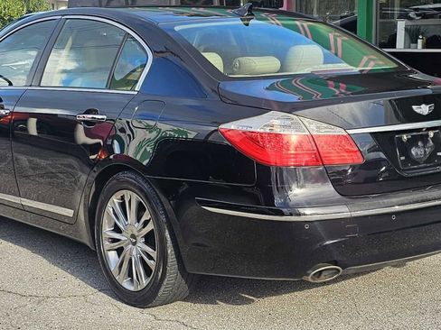 Used 2010 Hyundai Genesis 4.6 w/ Technology Pkg 5 RWD image 2