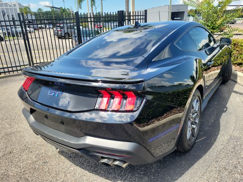 Used 2025 Ford Mustang GT Premium RWD image 4