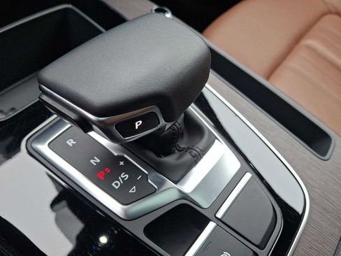 Used 2023 Audi Q5 2.0T Premium w/ Convenience Package image 12