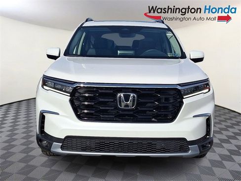 New 2025 Honda Pilot Touring image 2