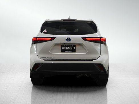 Used 2021 Toyota Highlander XLE image 4