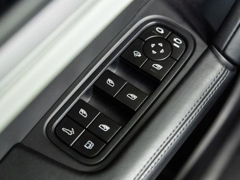 Certified 2025 Porsche Cayenne E-Hybrid AWD/4WD image 20