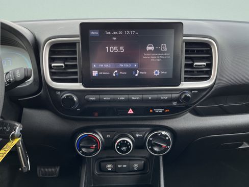 Used 2023 Hyundai Venue SE image 27