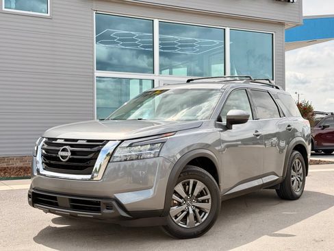Used 2022 Nissan Pathfinder SV w/ Cargo Package AWD/4WD image 4