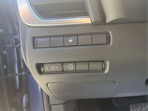Used 2023 Nissan Rogue SV AWD/4WD image 19