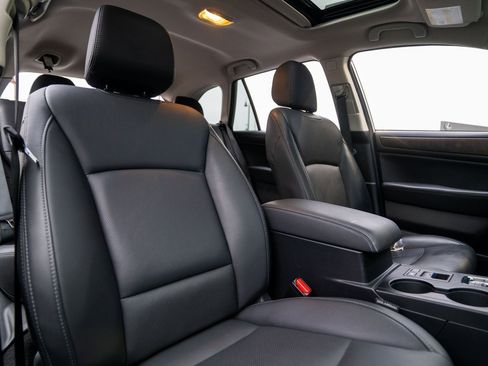 Used 2015 Subaru Outback 2.5i Limited image 11