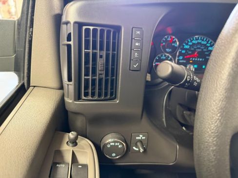 Used 2025 GMC Savana 3500 LT w/ LT Preferred Equipment Group RWD image 19