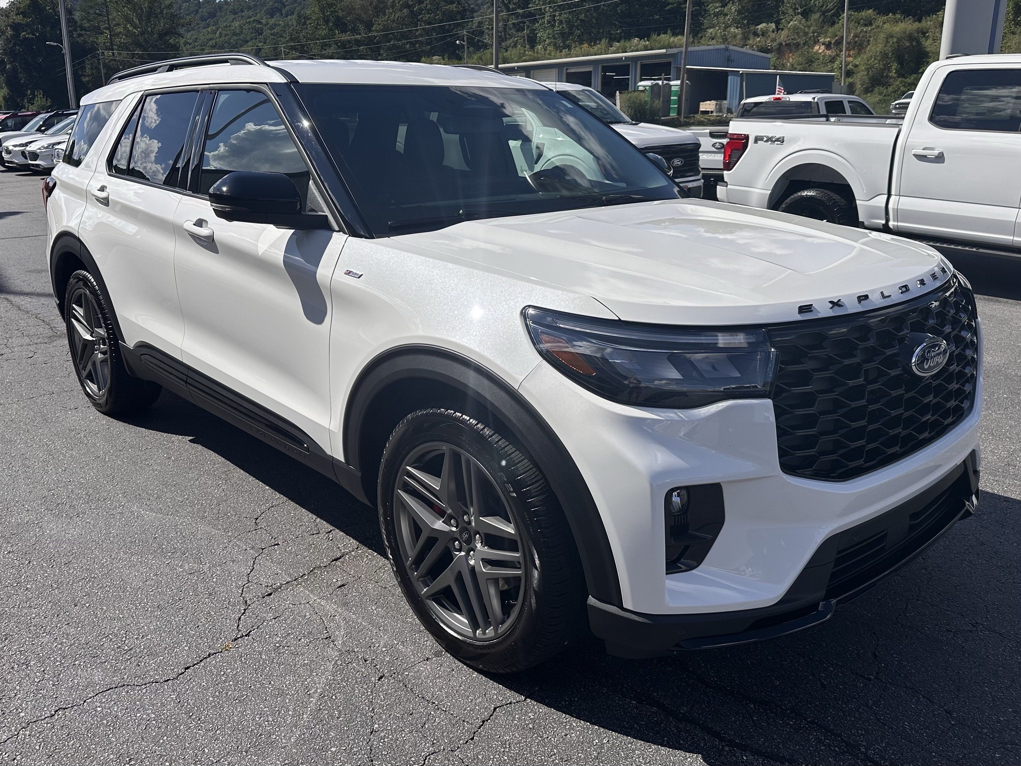 Used 2026 Ford Explorer ST-Line w/ ST-Line Street Pack RWD image 4