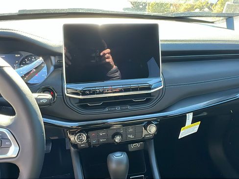 New 2026 Jeep Compass Latitude image 26