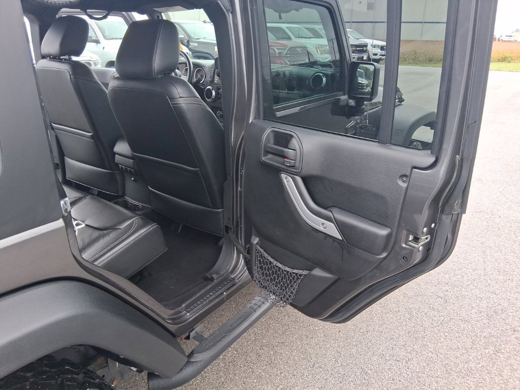 Used 2016 Jeep Wrangler Unlimited Rubicon w/ Connectivity Group AWD/4WD image 29