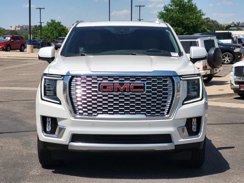 Used 2023 GMC Yukon Denali w/ Advanced Technology Package AWD/4WD image 9