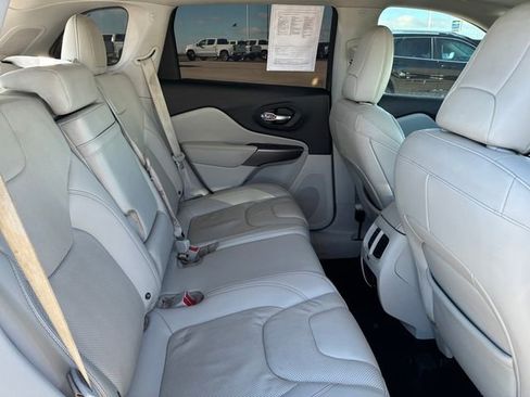 Used 2019 Jeep Cherokee Limited image 15