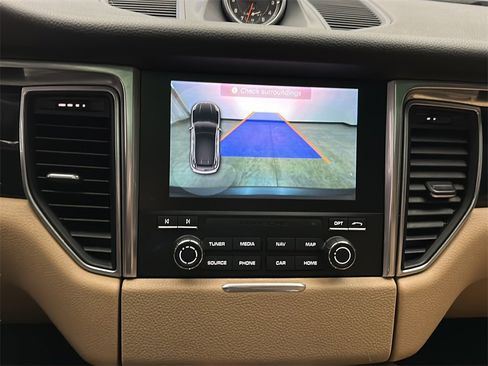 Used 2017 Porsche Macan image 28