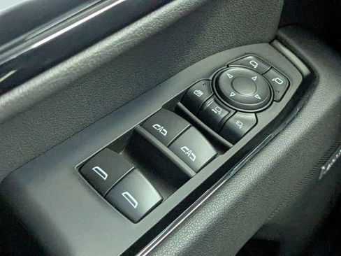 Used 2025 GMC Sierra 2500 AT4 image 28