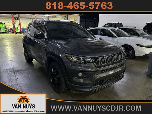 Used 2024 Jeep Compass Latitude w/ Altitude Special Edition AWD/4WD image 1